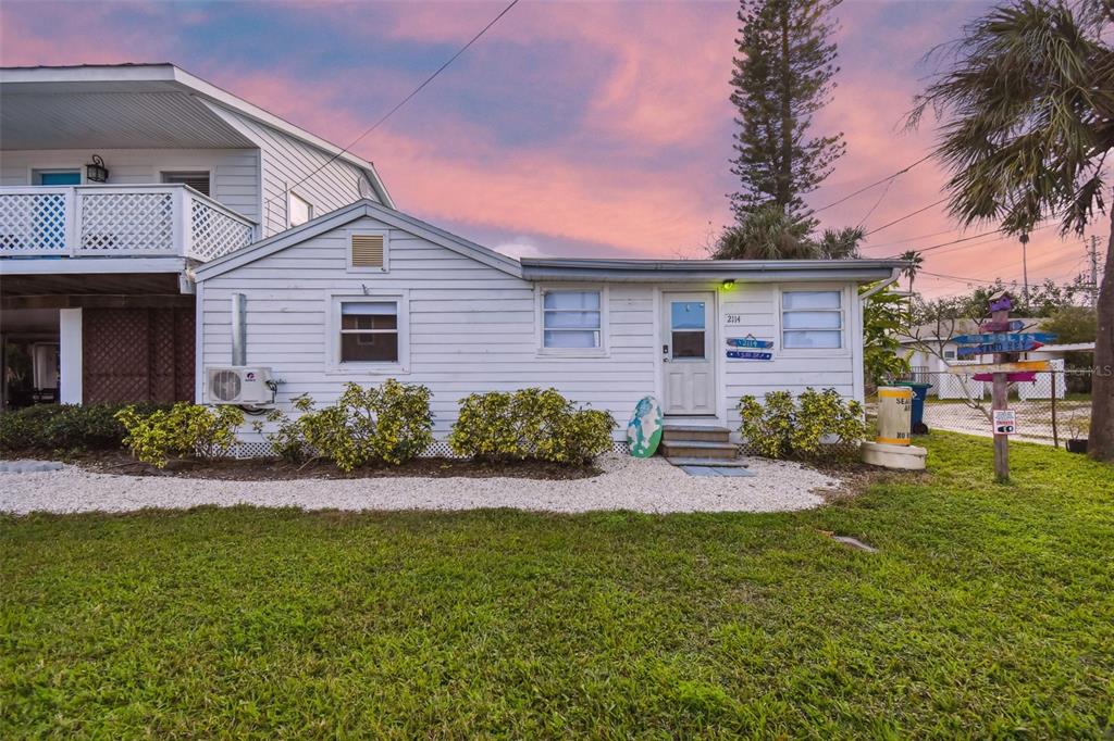 2116/2114 1ST STREET