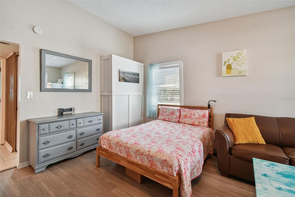 2116/2114 1ST STREET