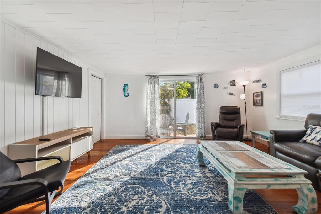 2116/2114 1ST STREET