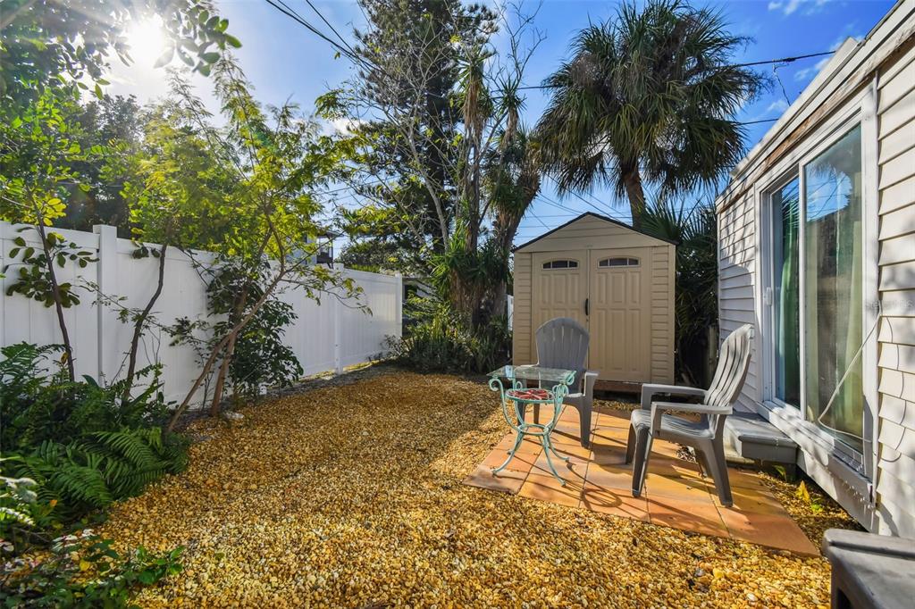 2116/2114 1ST STREET