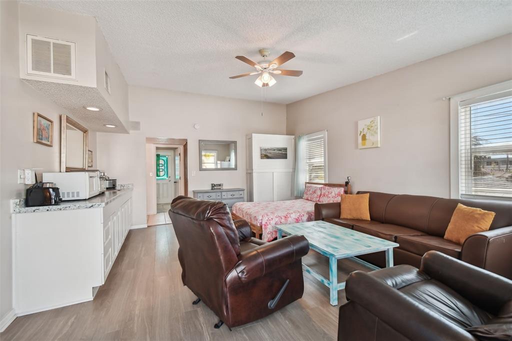 2116/2114 1ST STREET