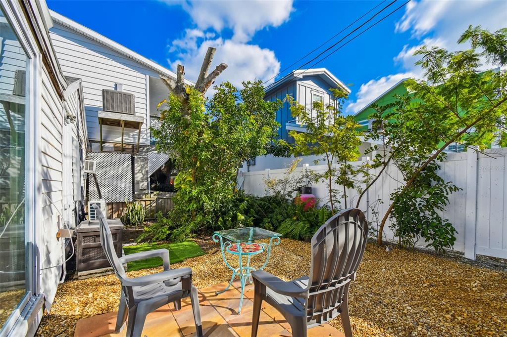 2116/2114 1ST STREET