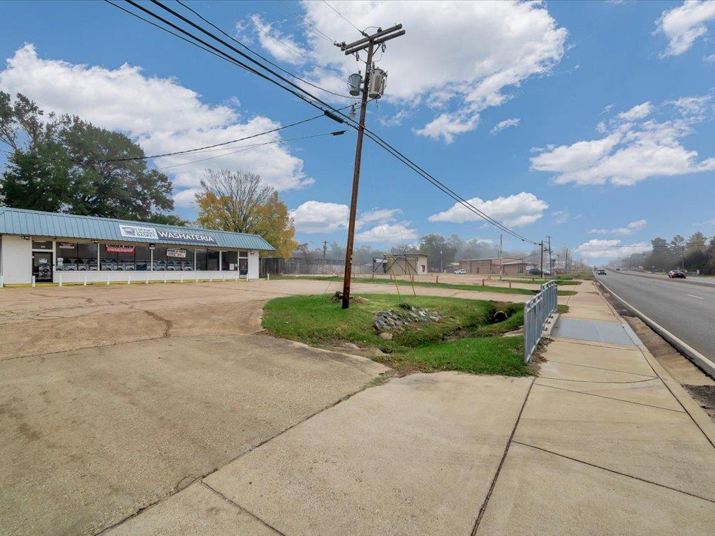 1318,1111,904 Paul Avenue