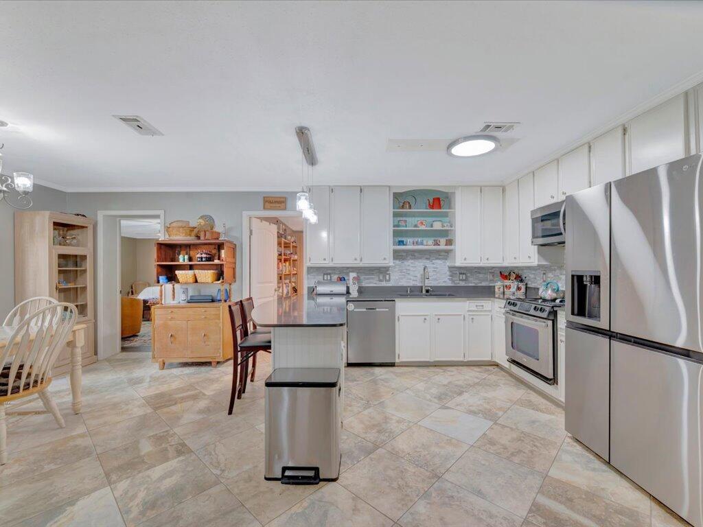 106 West Creek Drive
