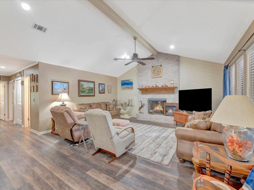 106 West Creek Drive