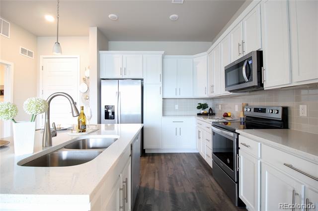 420 E Fremont Place Unit: 408