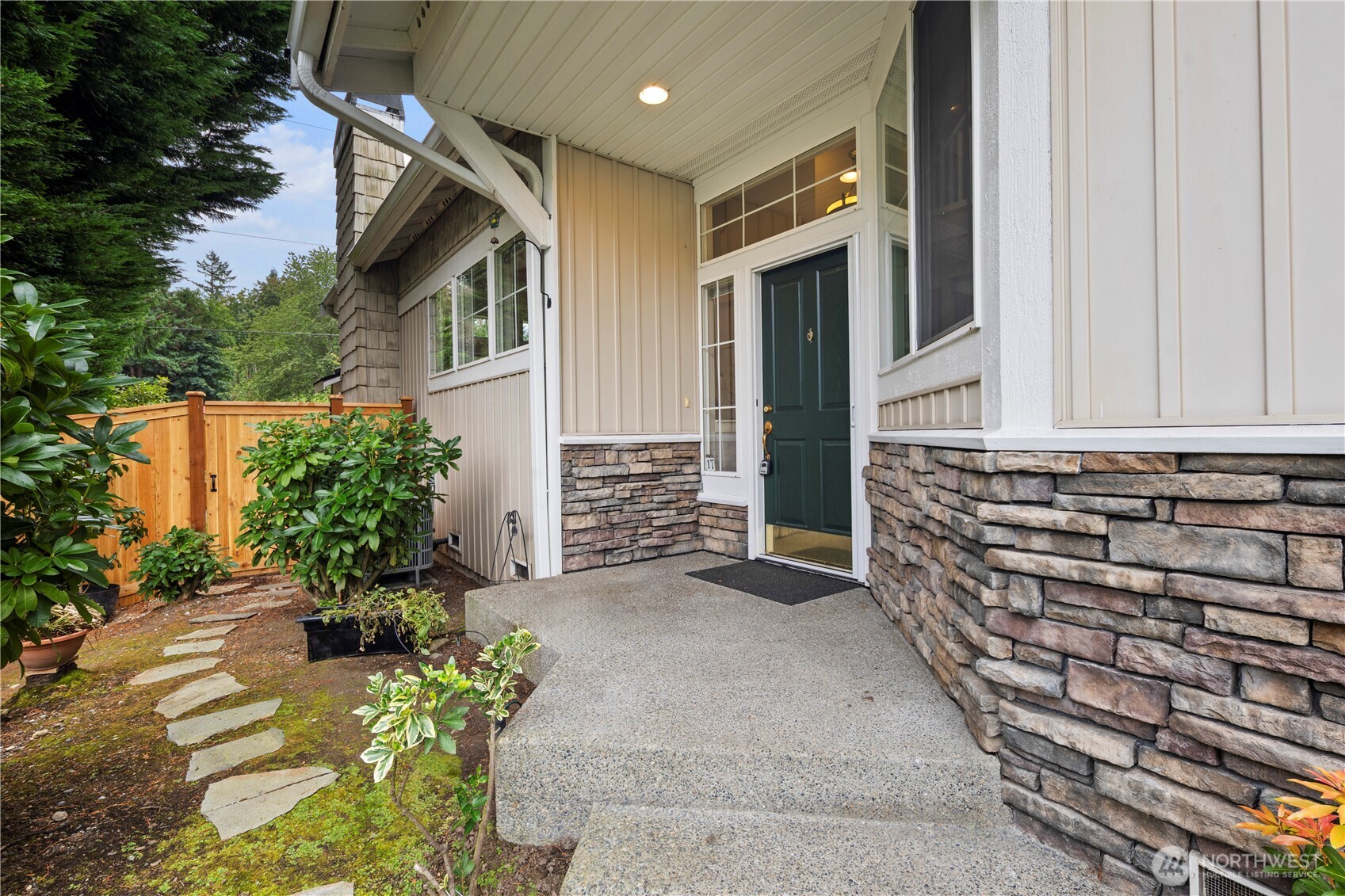 120 Newport Way NW Unit: 17