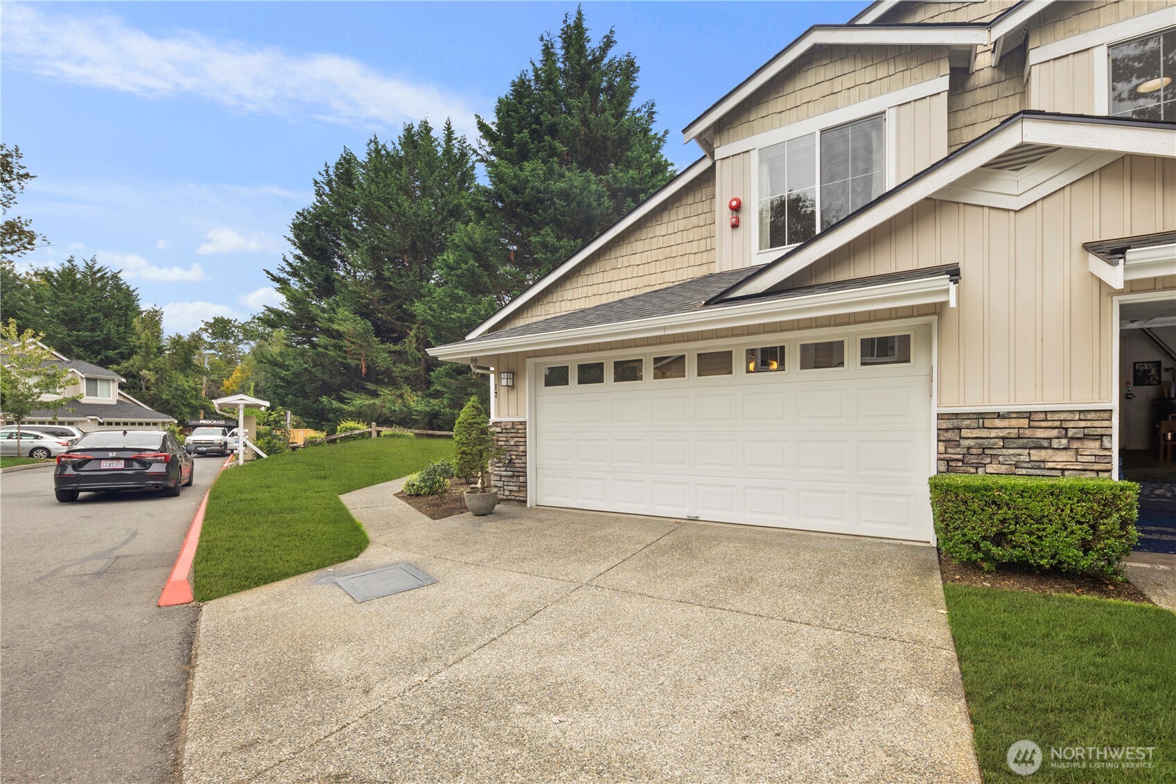 120 Newport Way NW Unit: 17