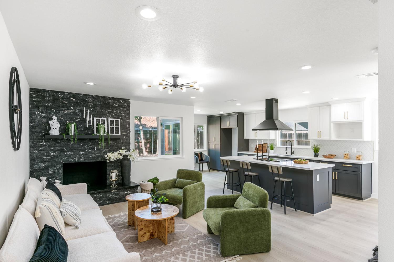 909 Regatta Drive