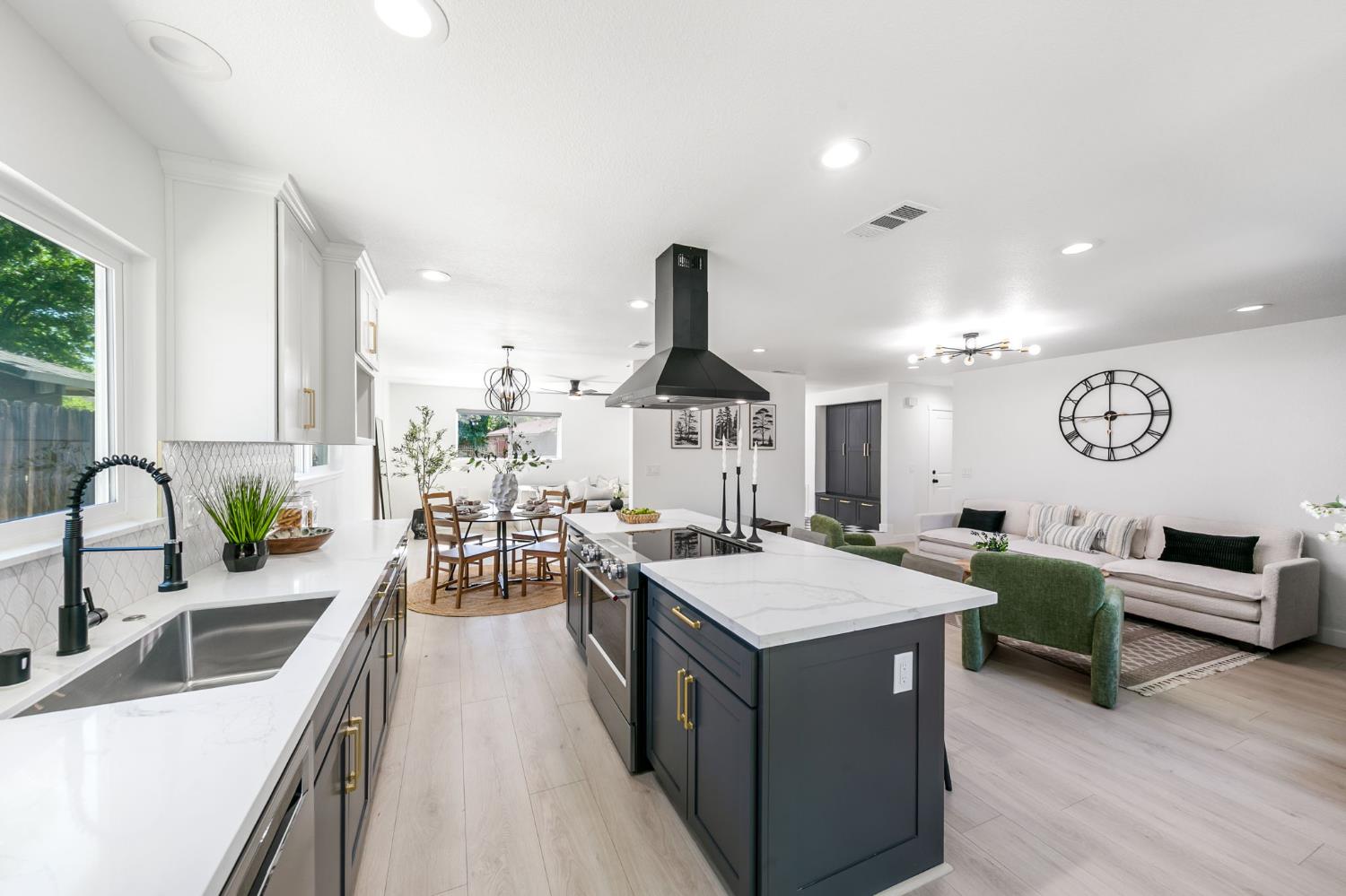 909 Regatta Drive