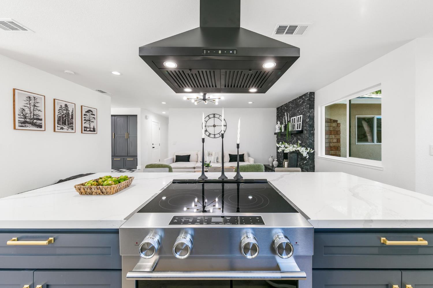 909 Regatta Drive