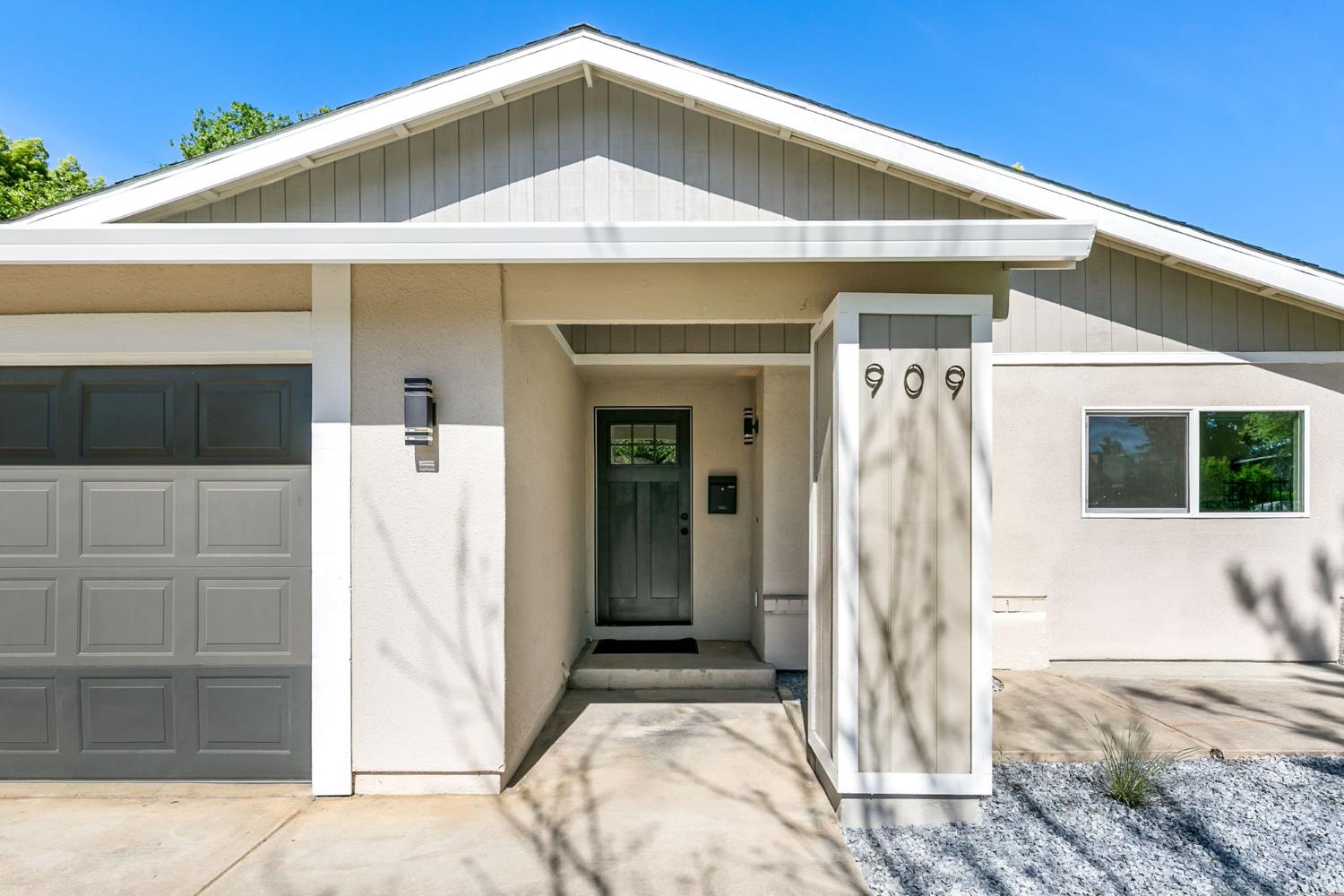 909 Regatta Drive