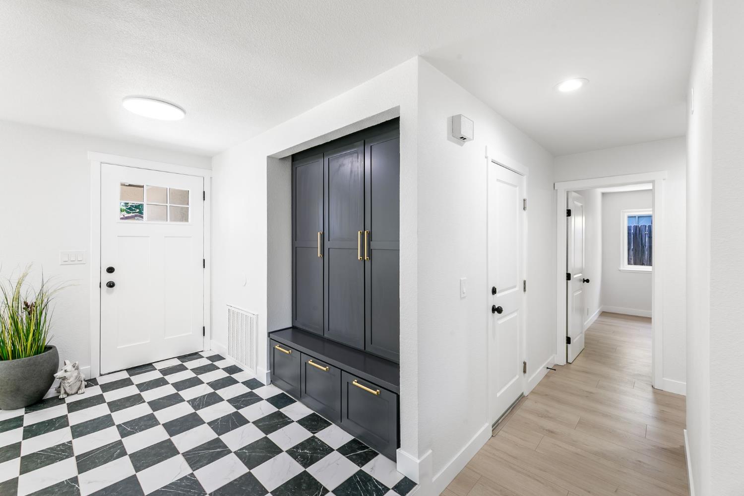 909 Regatta Drive