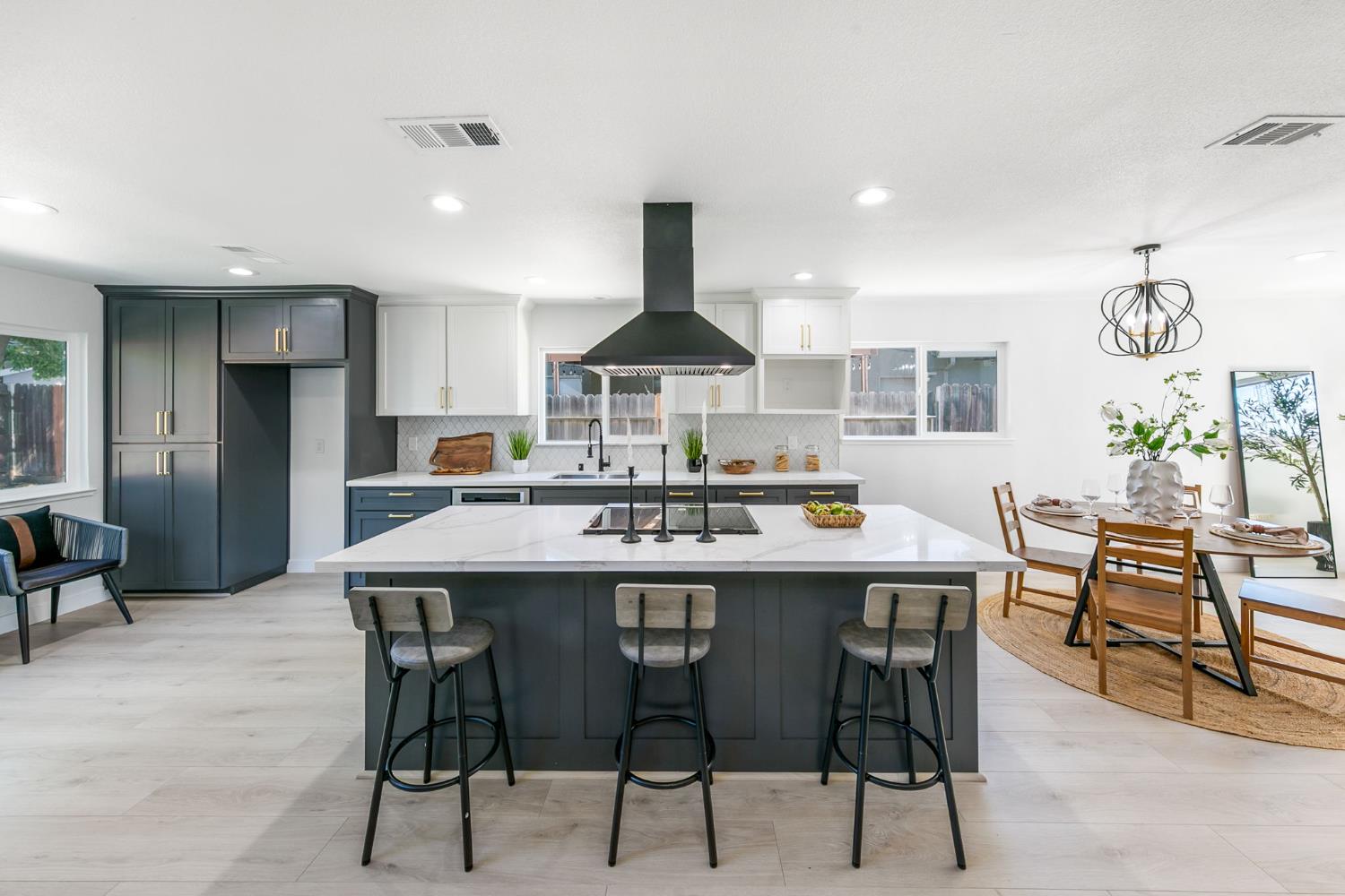 909 Regatta Drive