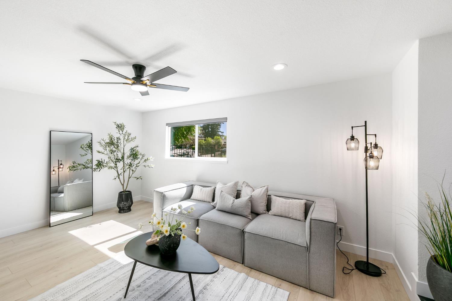 909 Regatta Drive