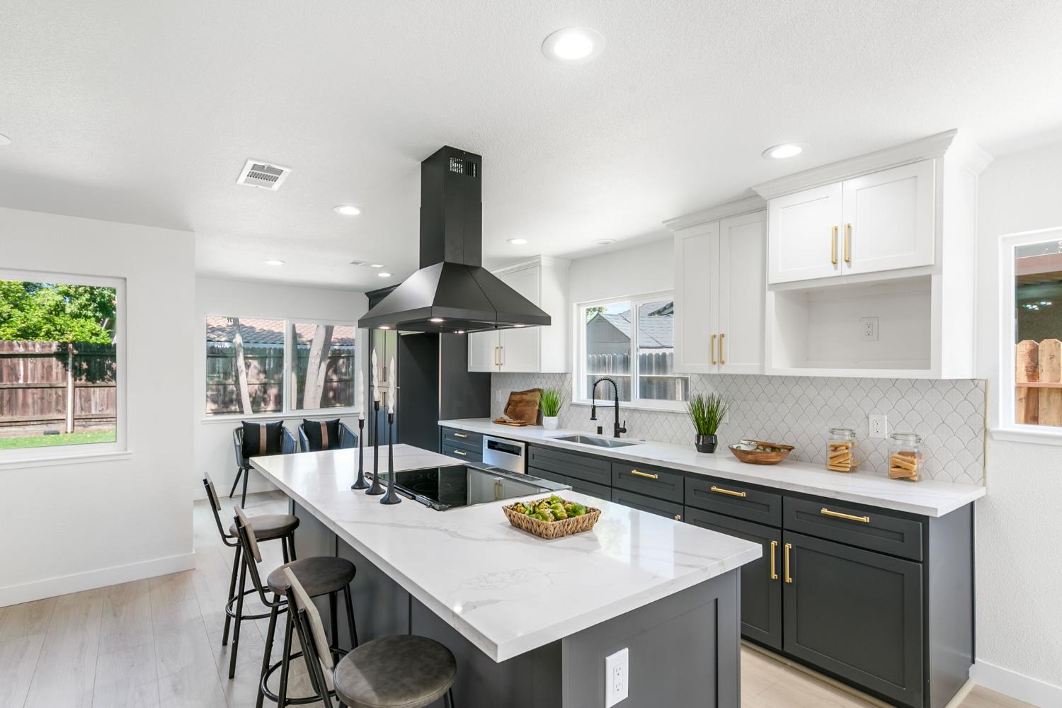 909 Regatta Drive