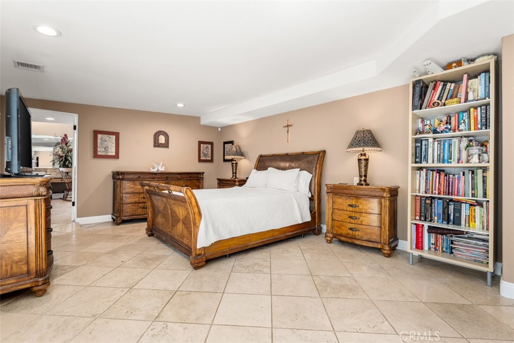 327 Santa Isabel