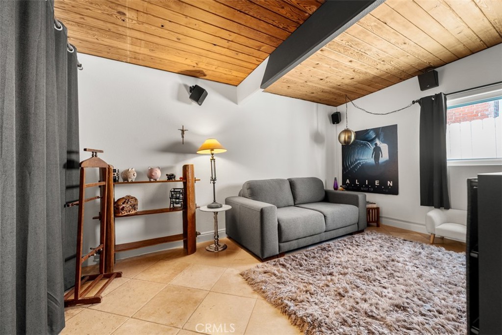 327 Santa Isabel