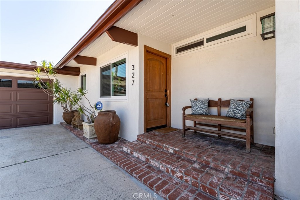 327 Santa Isabel