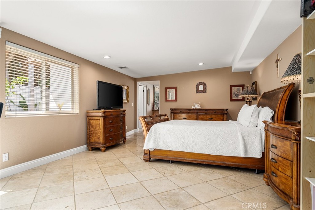 327 Santa Isabel