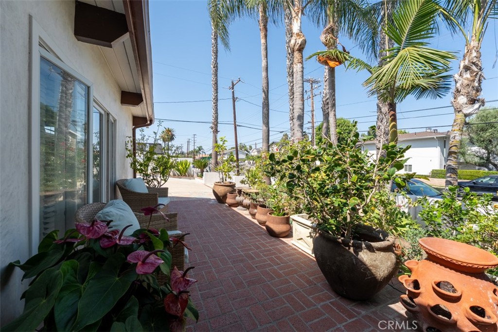 327 Santa Isabel