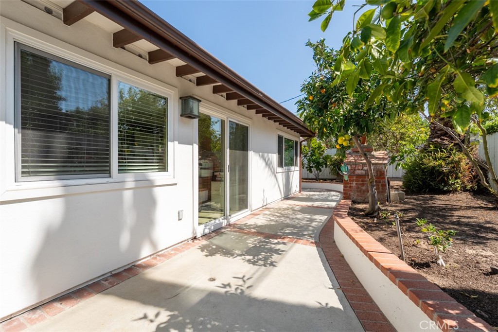 327 Santa Isabel