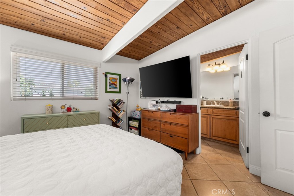 327 Santa Isabel