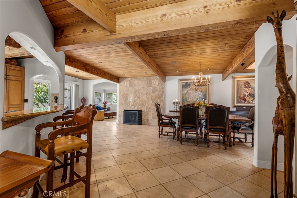 327 Santa Isabel