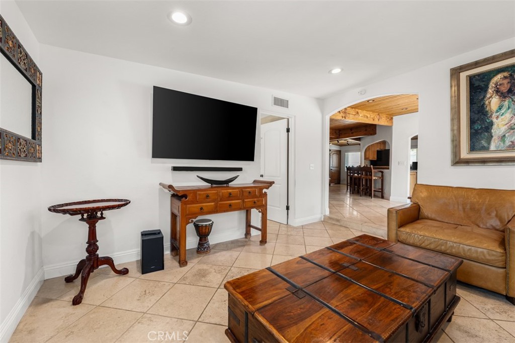 327 Santa Isabel