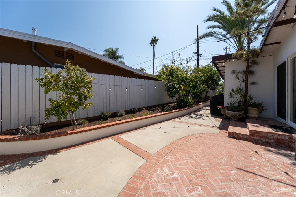 327 Santa Isabel