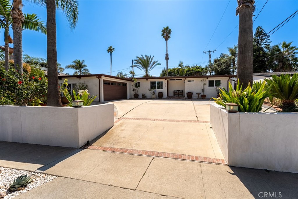 327 Santa Isabel