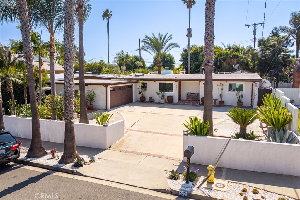 327 Santa Isabel
