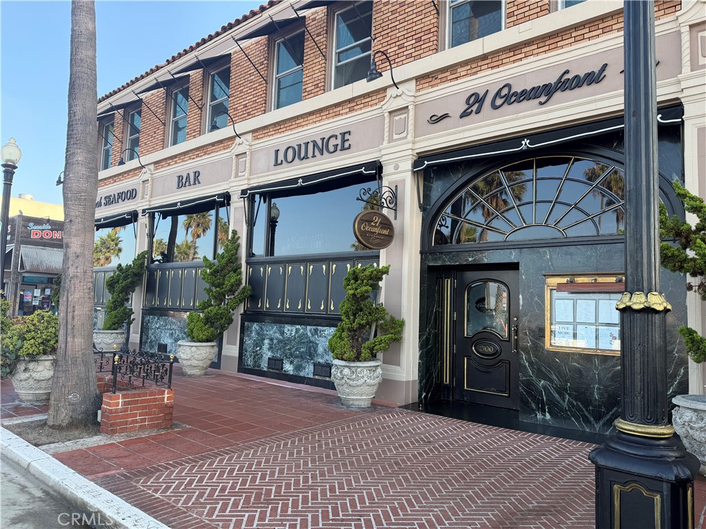 1909 W Balboa