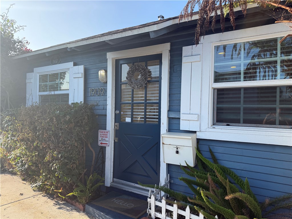 1909 W Balboa