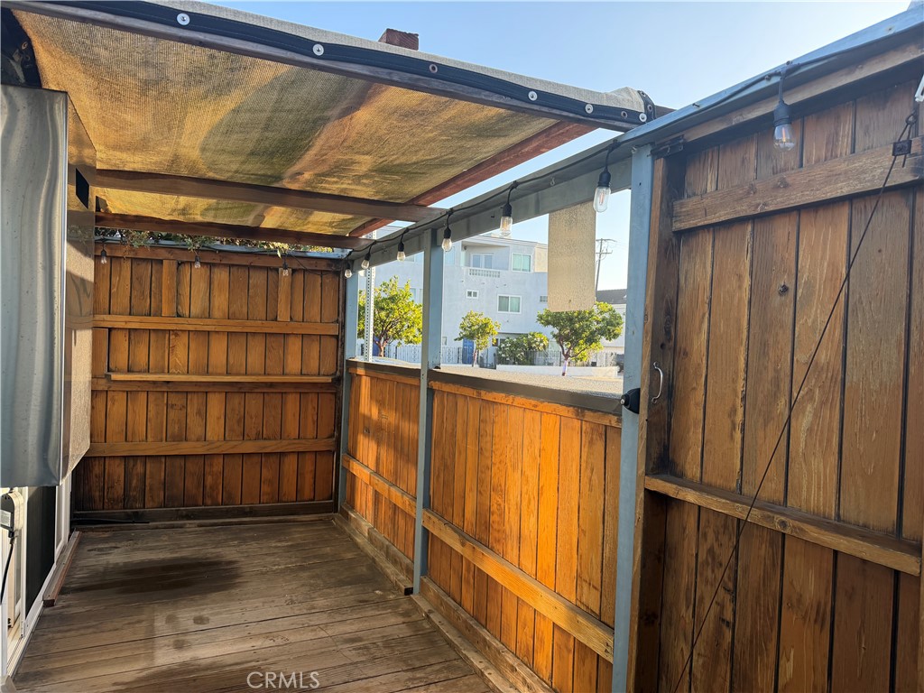 1909 W Balboa
