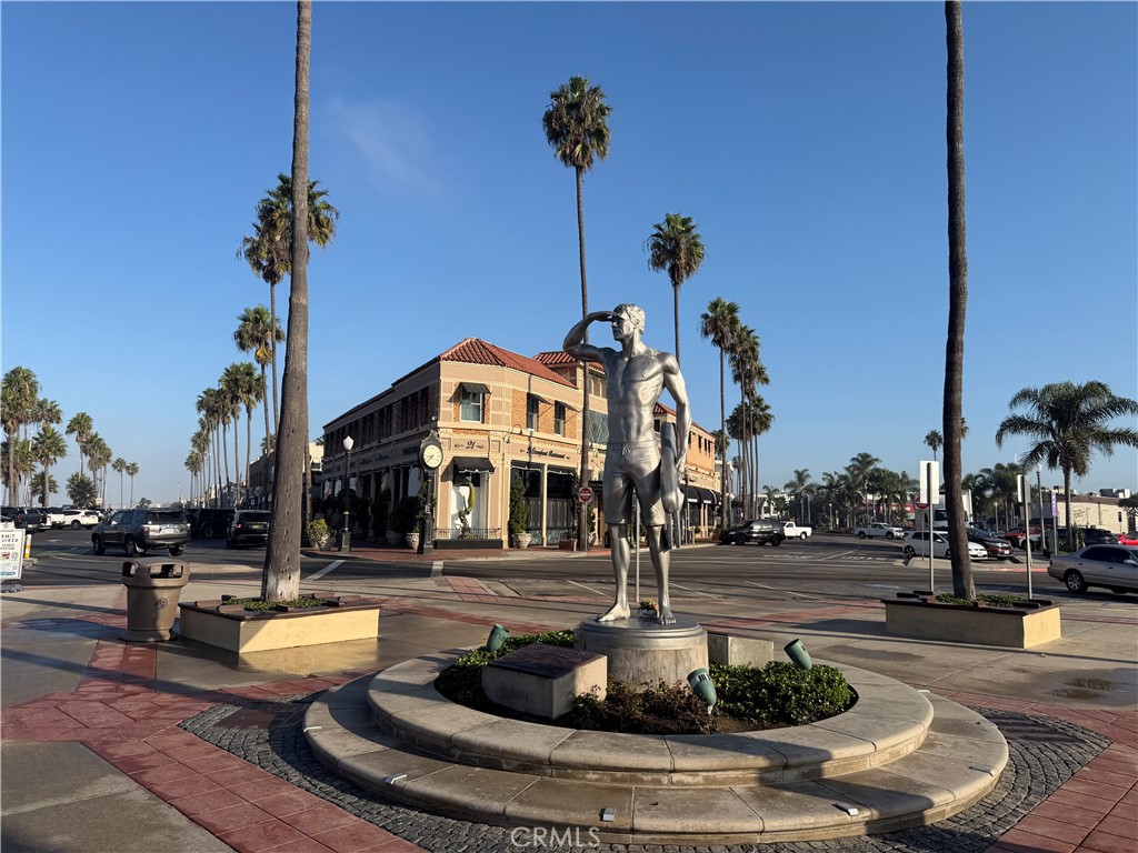 1909 W Balboa