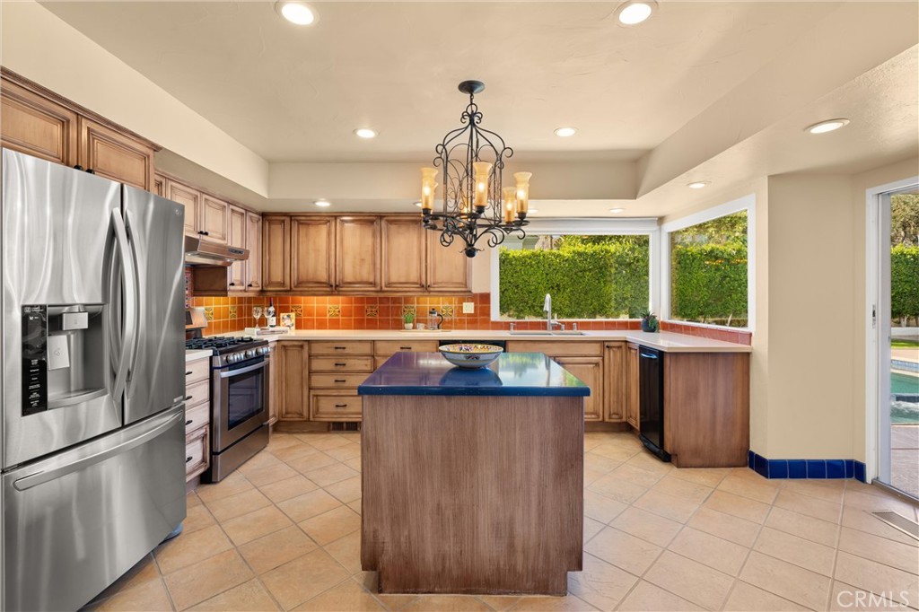 48865 Avenida Fernando