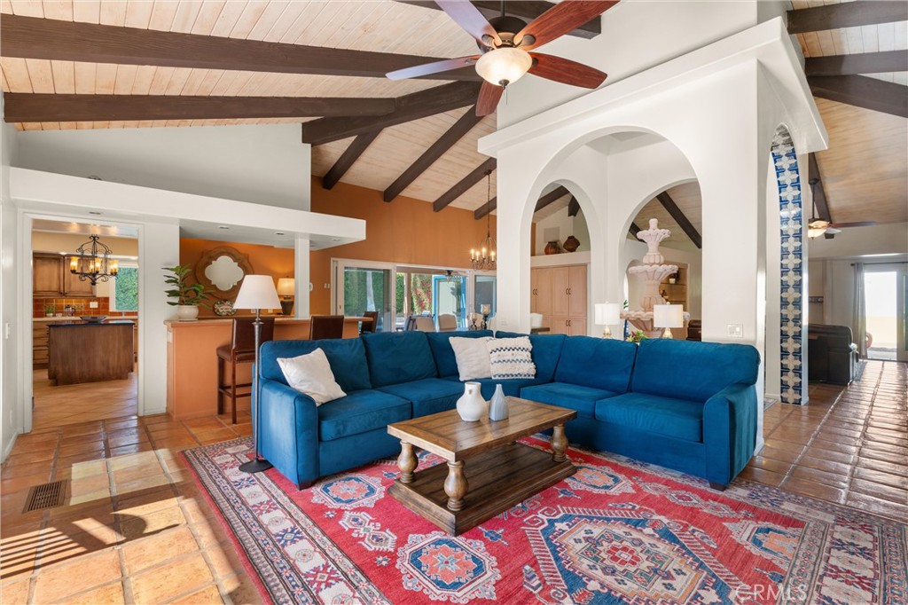 48865 Avenida Fernando