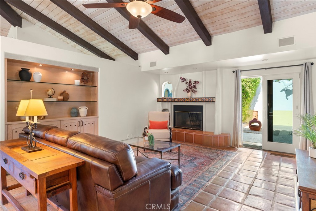 48865 Avenida Fernando