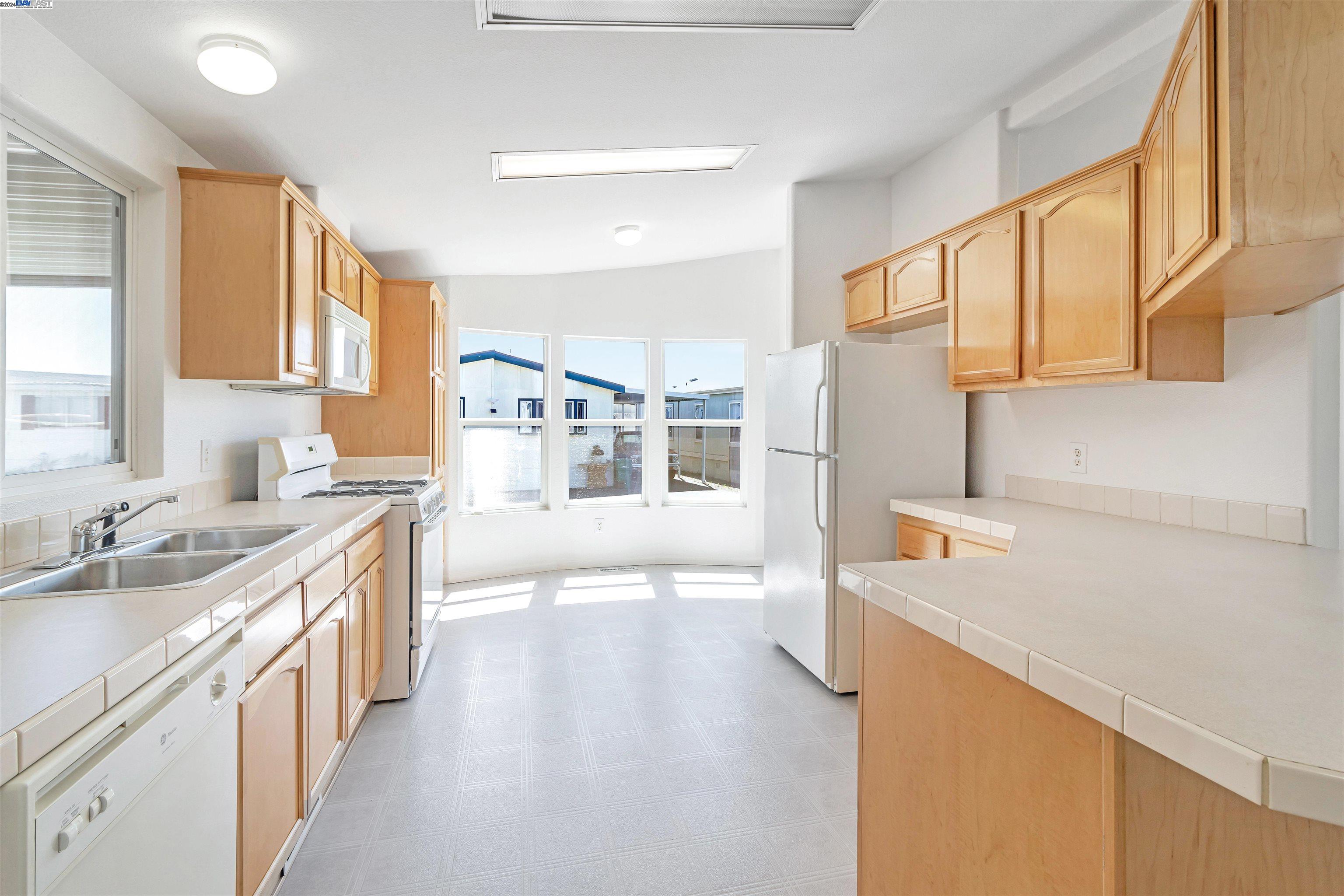 1200 W Winton Ave SPC 15