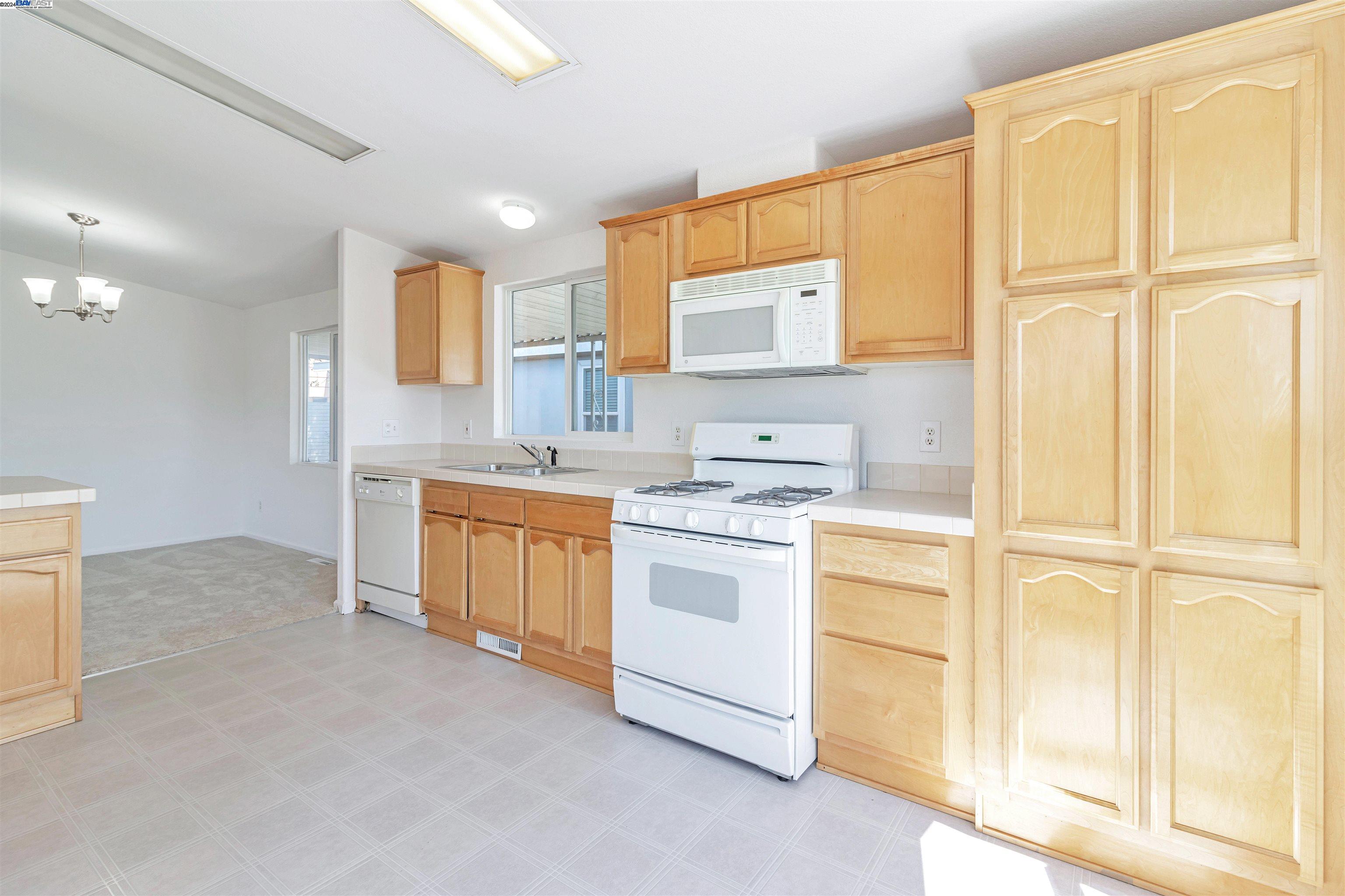 1200 W Winton Ave SPC 15