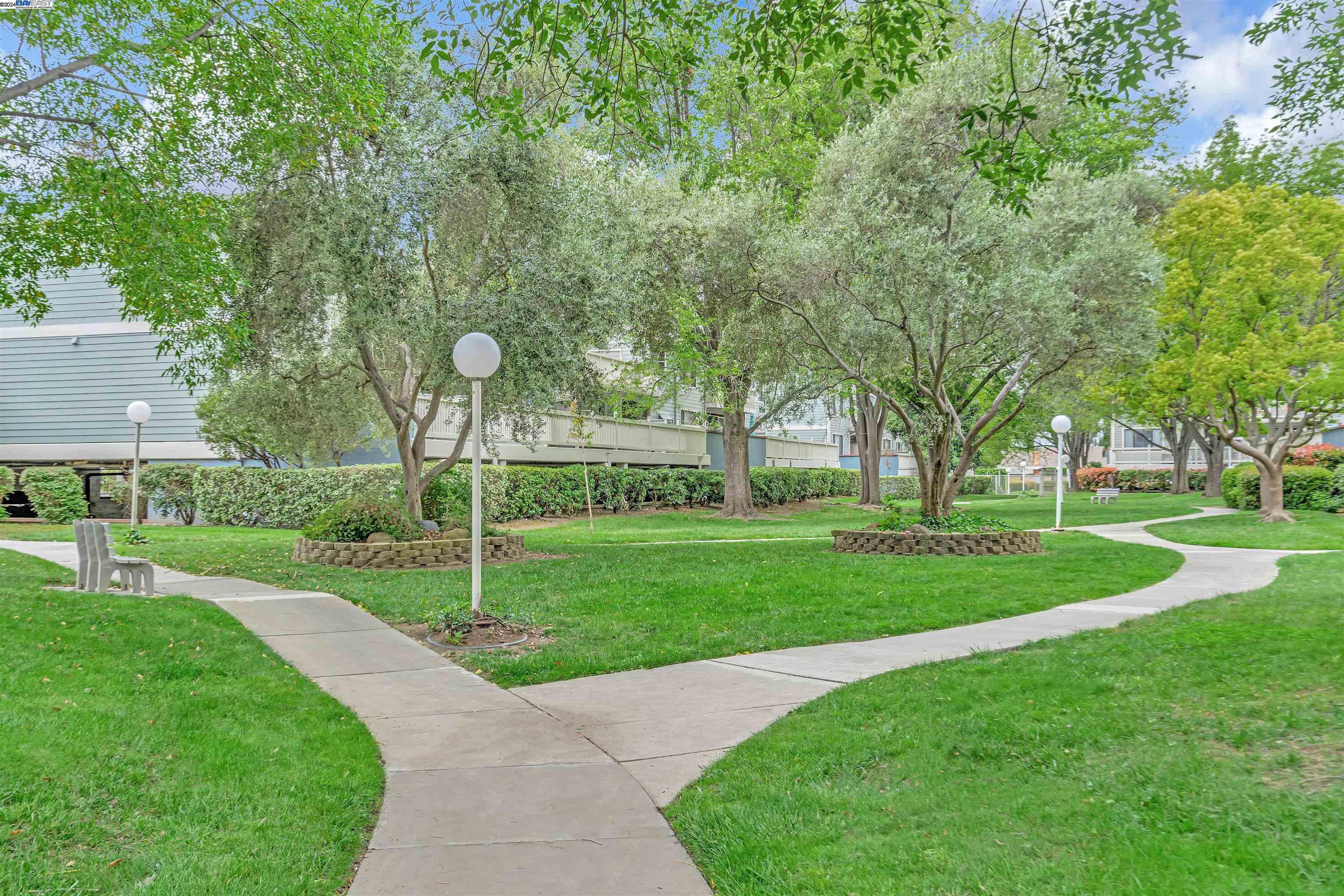 3518 Knollwood Ter # 204