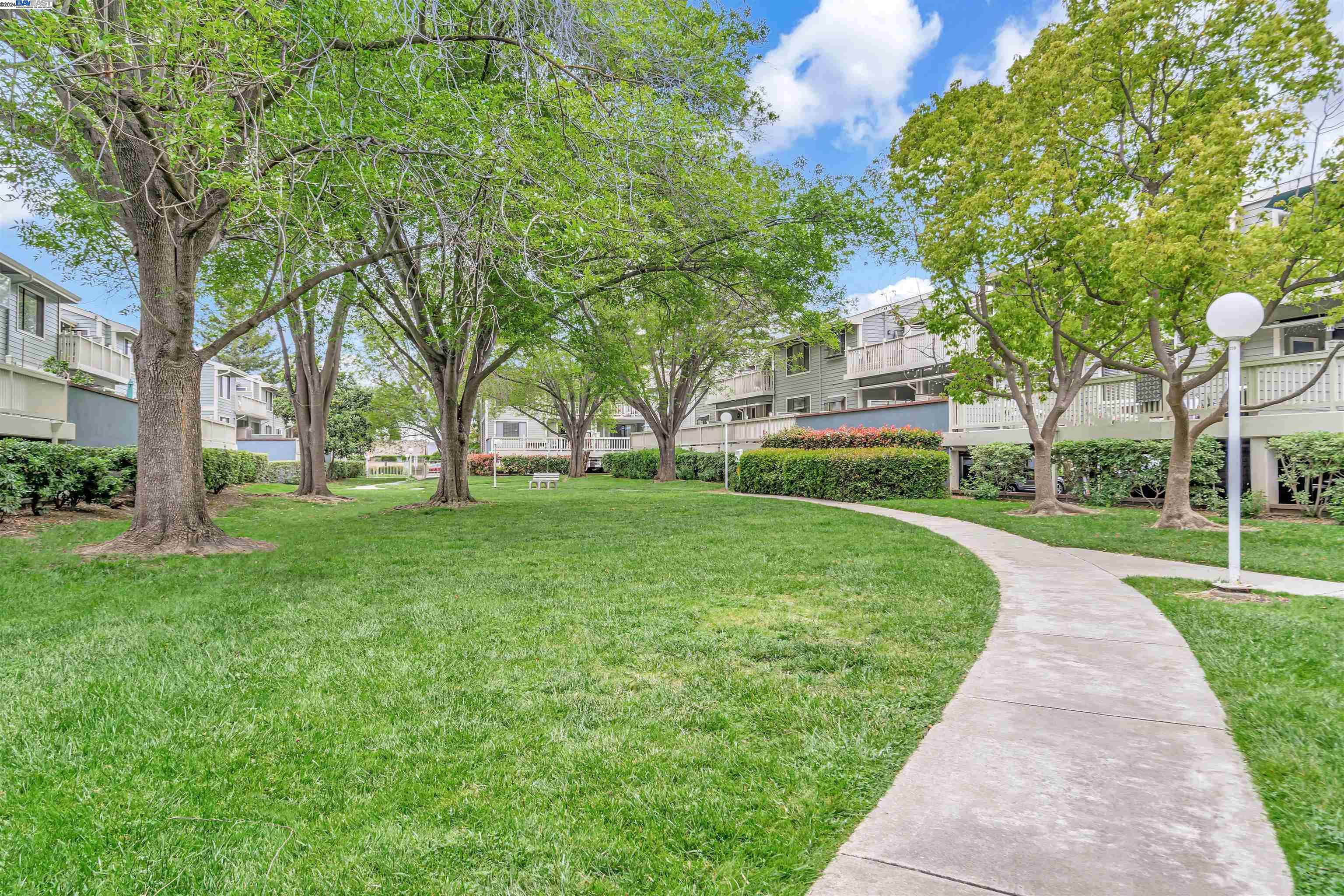 3518 Knollwood Ter # 204