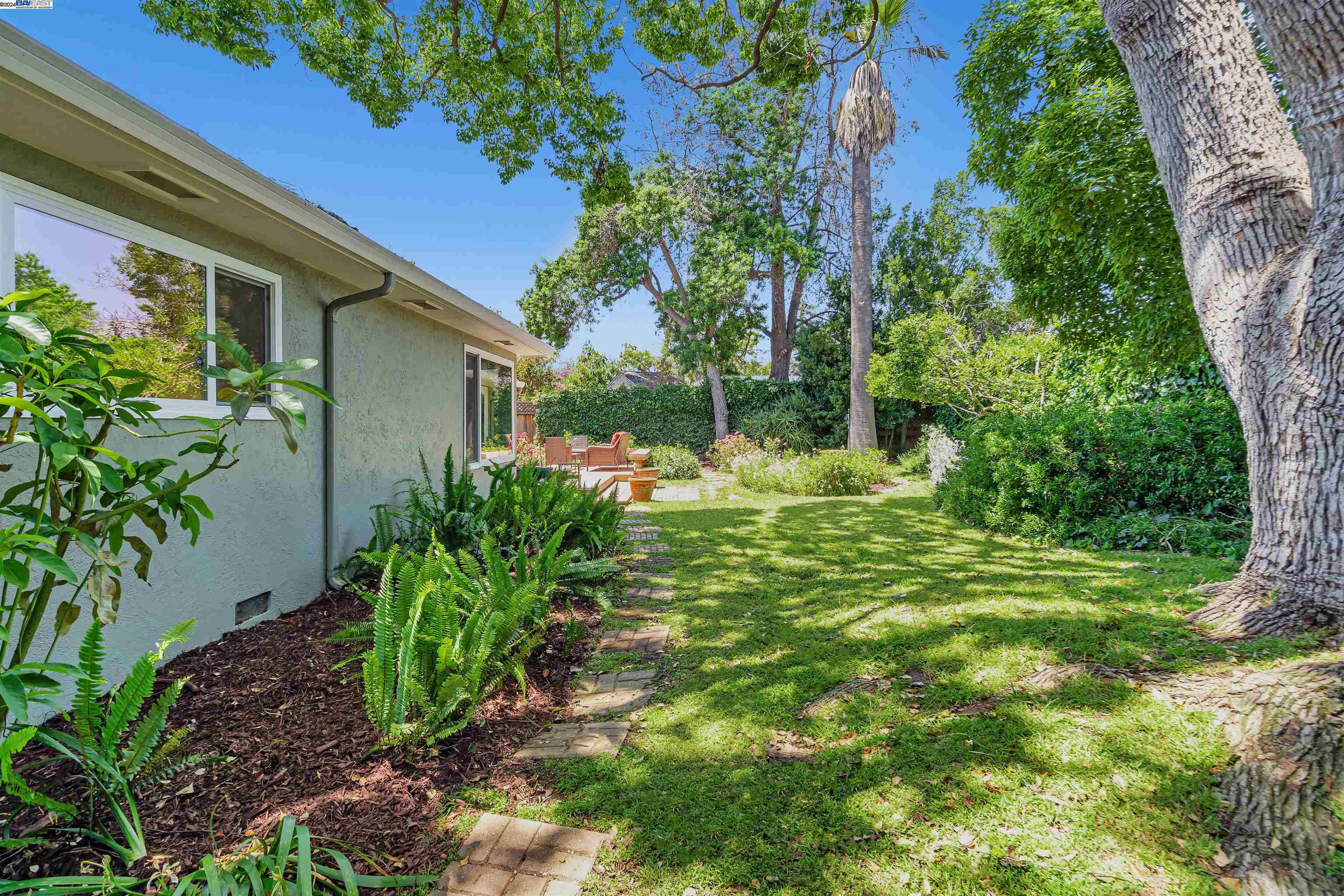 38240 Garrett St