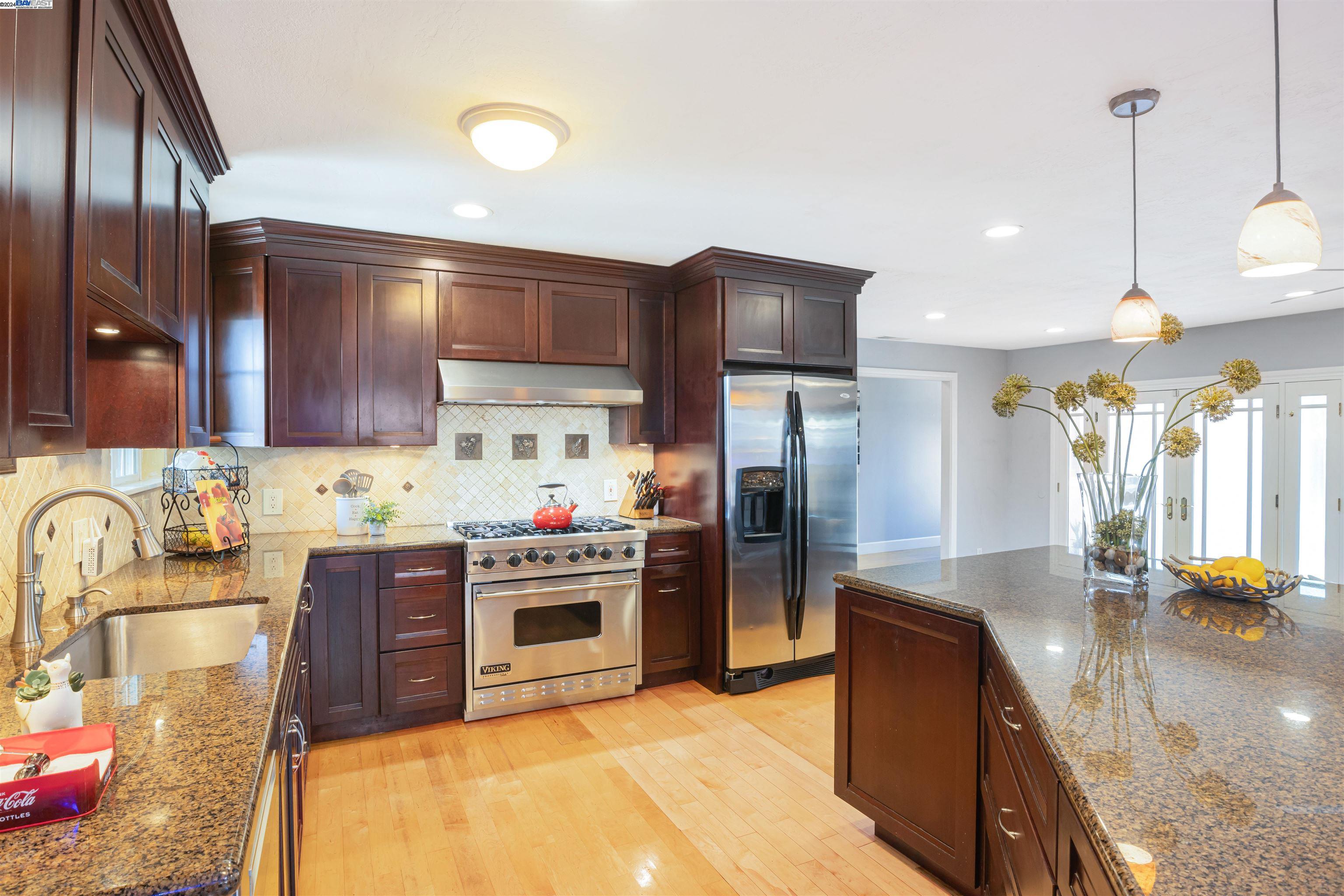 4737 Darlene Ct