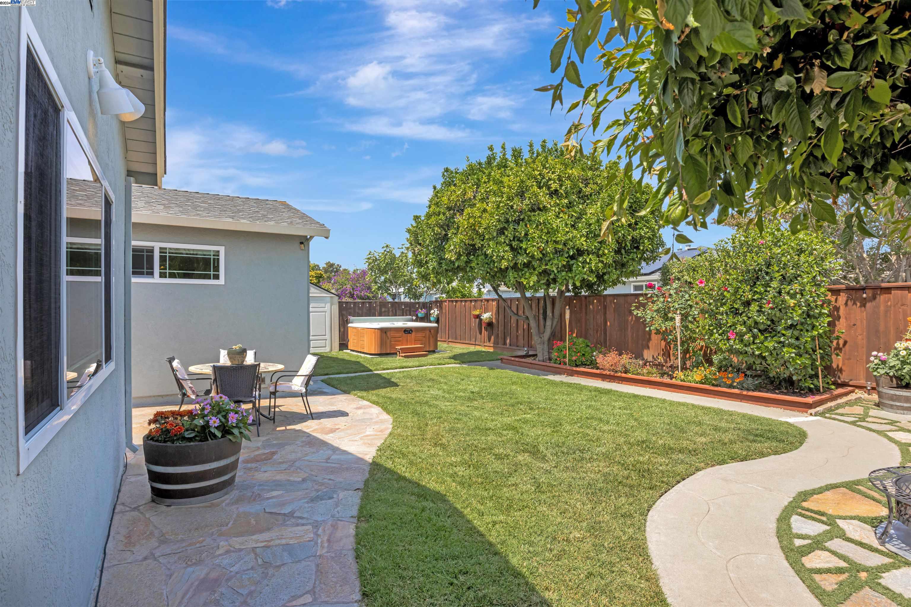 4737 Darlene Ct