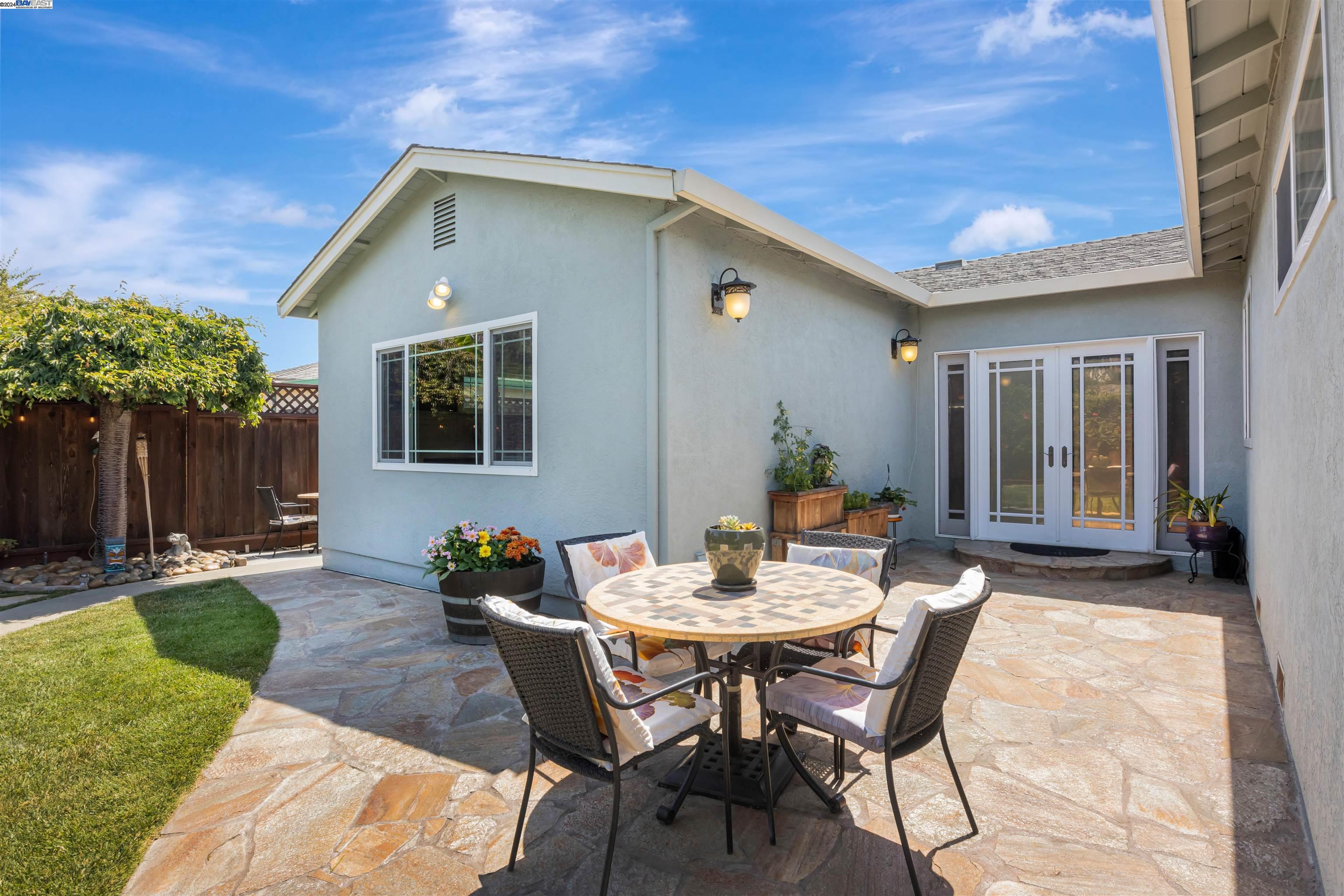 4737 Darlene Ct