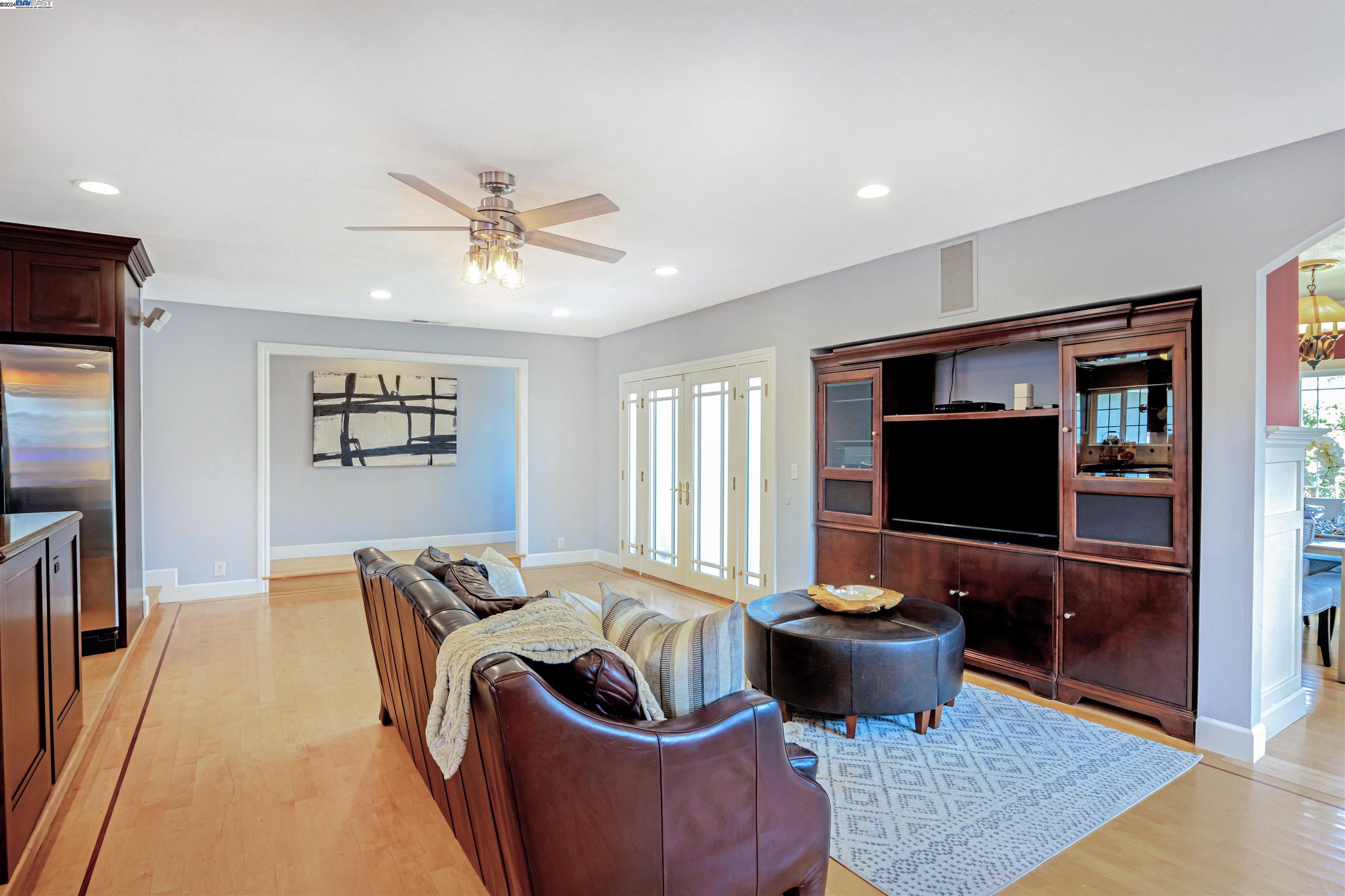 4737 Darlene Ct