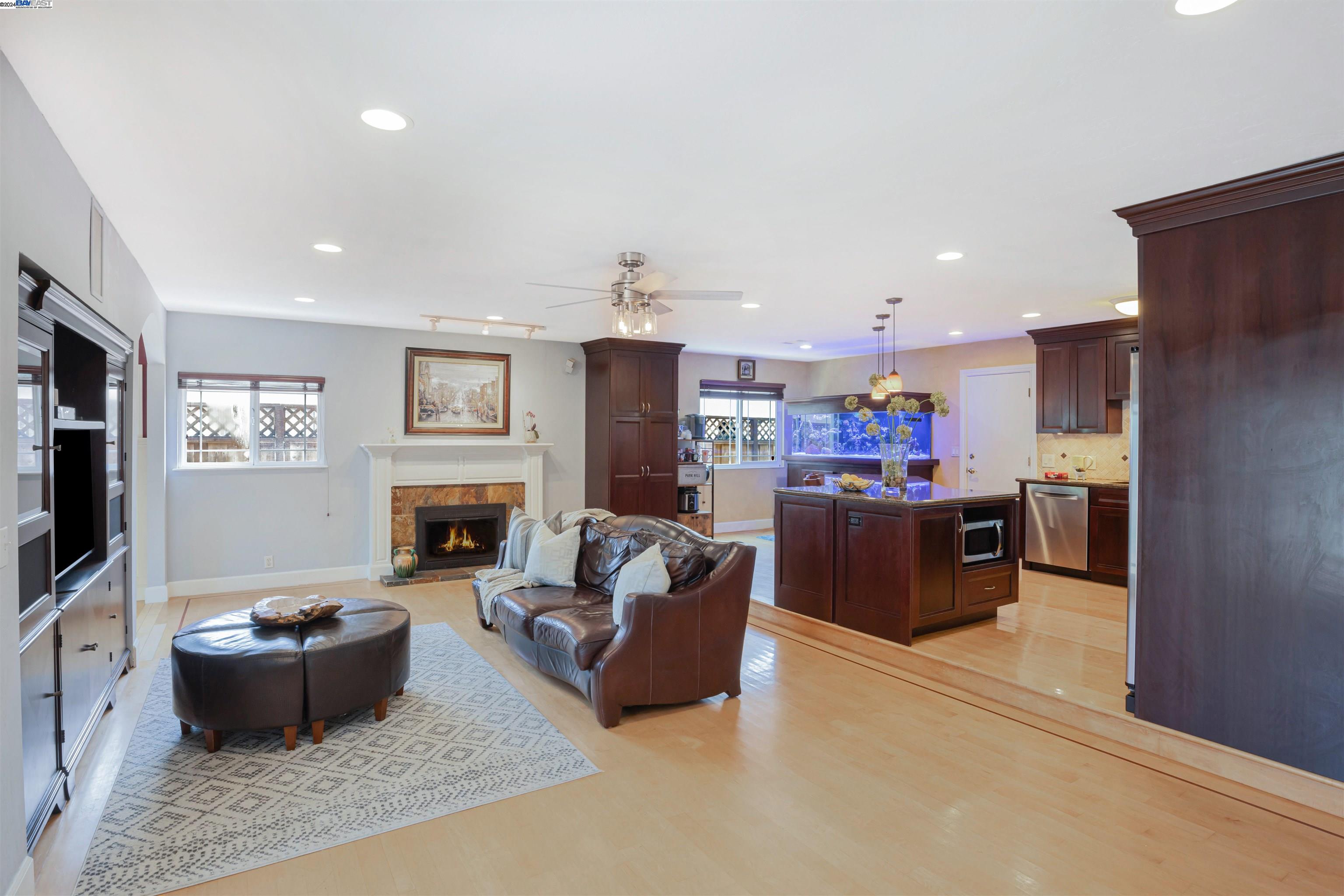 4737 Darlene Ct