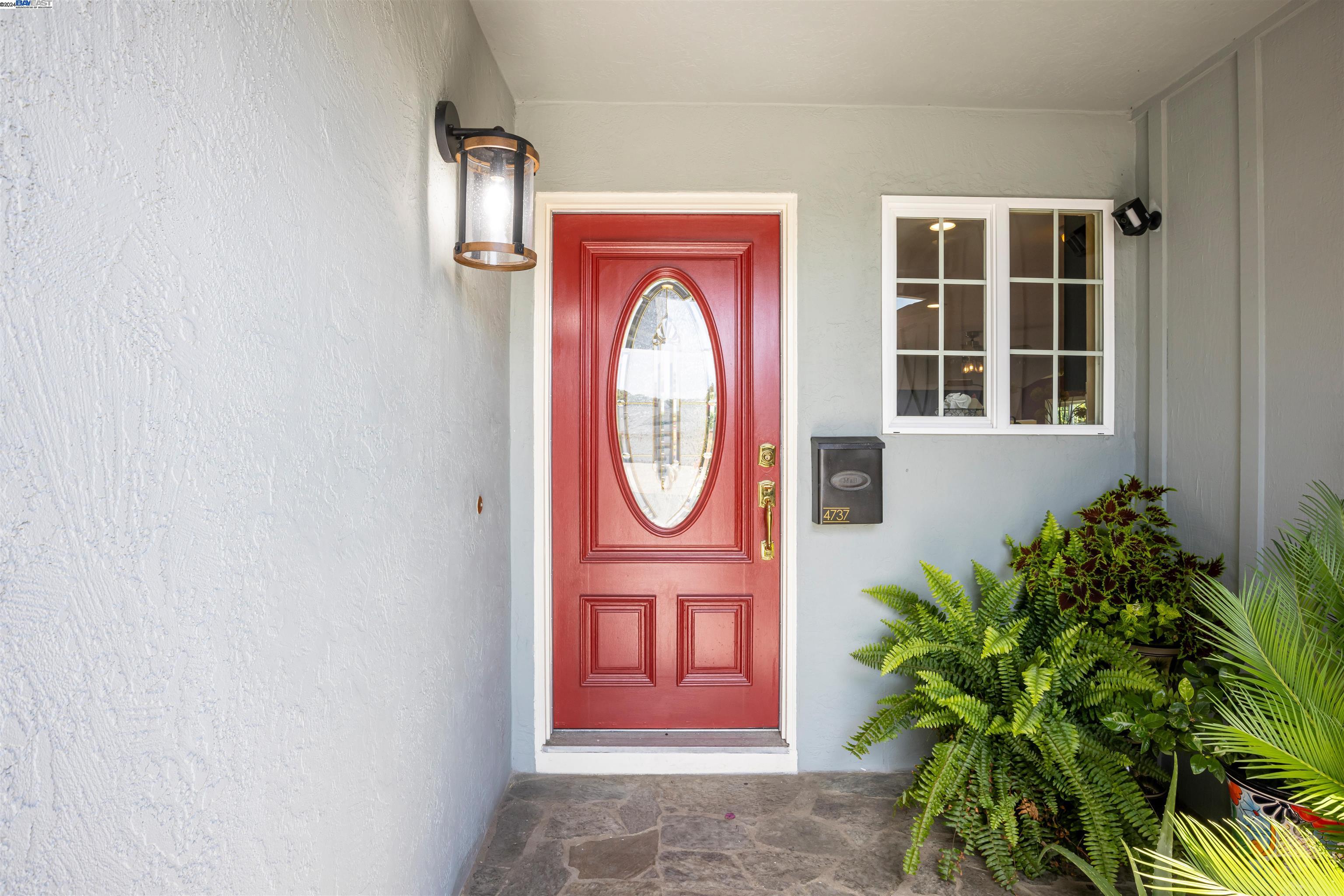 4737 Darlene Ct